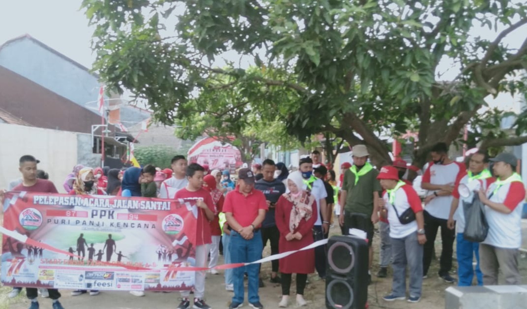 Warga PPK Jalan Sehat lewat Polandia, Puluhan Doorprize Dibagikan ke Warga