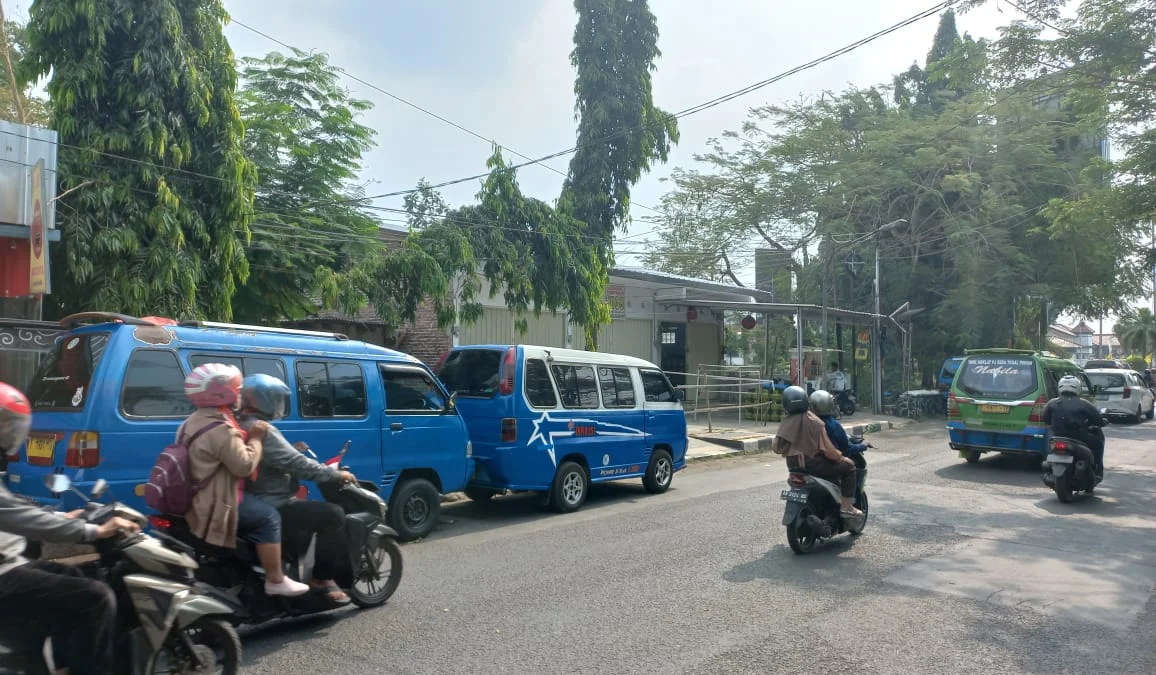 Supir Angkot dan Ojek di Subang Tolak Kenaikan BBM