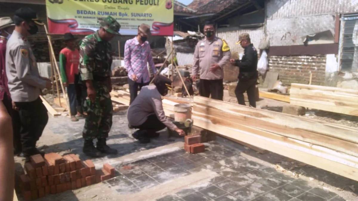 Perbaiki Rutilahu di Desa Margahayu, Polisi Bantu Kesulitan Masyarakat