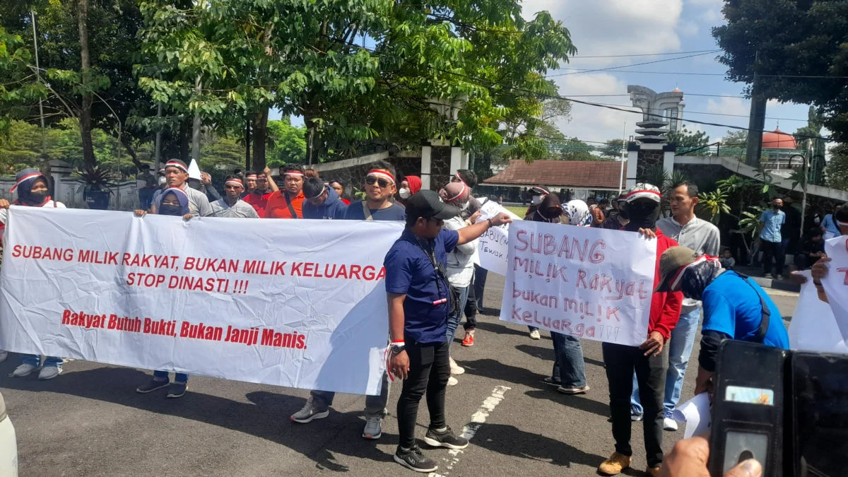 Rakyat Tagih Janji Bupati Subang, Ratusan Massa Unjuk Rasa ke Kantor Bupati