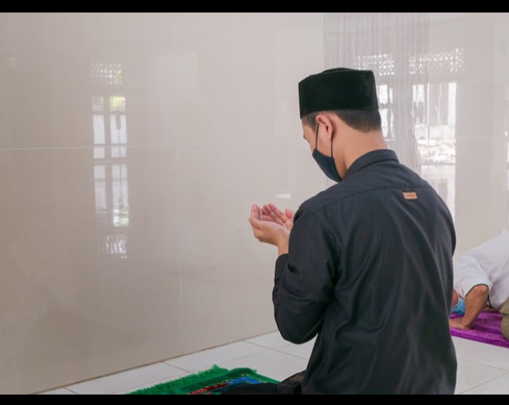 Mengapa Kita Dianjurkan Dzikir dan Doa Setelah Shalat? Ternyata Menandakan Kita Tak Sombong Dihadapan Allah, Begini Penjelasannya (via unsplash)