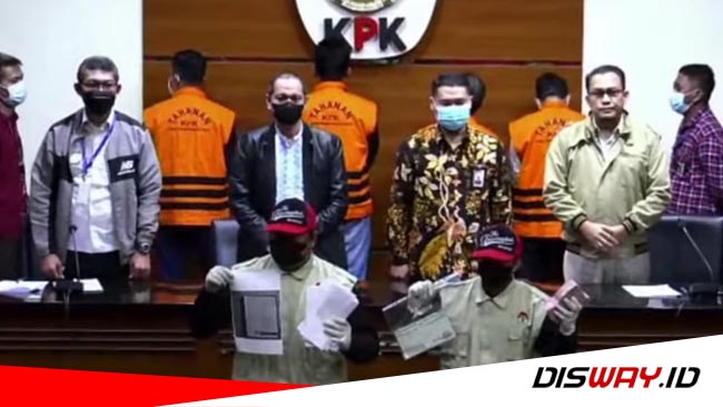 Catatan Harian Dahlan Iskan: Rektor Karakter (Foto: Komisi Pemberantasan Korupsi (KPK) menunjukan barang bukti hasil sitaan OTT dengan tersangka Rektor Unila Karomani)