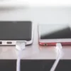 Cara Membuat Charger HP Lebih Cepat Terisi pada Samsung, Oppo Xiaomi Versi Pasundan Ekspres (ilustrasi charger hp via Steve Johnson-Unsplash)