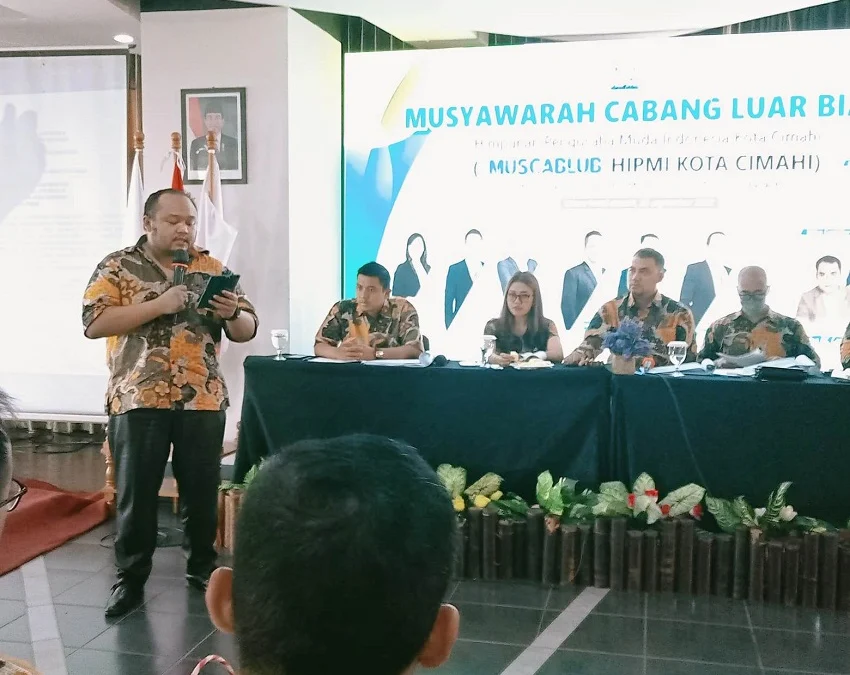 MUSCABLUB: BPC HIPMI Kota Cimahi terpilih, M Firaldi Akbar saat memaparkan program kerja pada Muscablub di Baros, Kota Cimahi, Rabu (28/9).EKO SETIONO/PASUNDAN EKSPRES