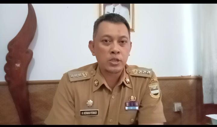 Camat Lembang Herman Permadi