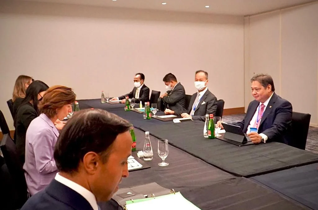 Menko Airlangga Bertemu Secretary Raimondo, Perkuat Kerja Sama IPEF dan Mendorong Perdagangan, Investasi, dan Industri, Khususnya Industri Semi Konduktor