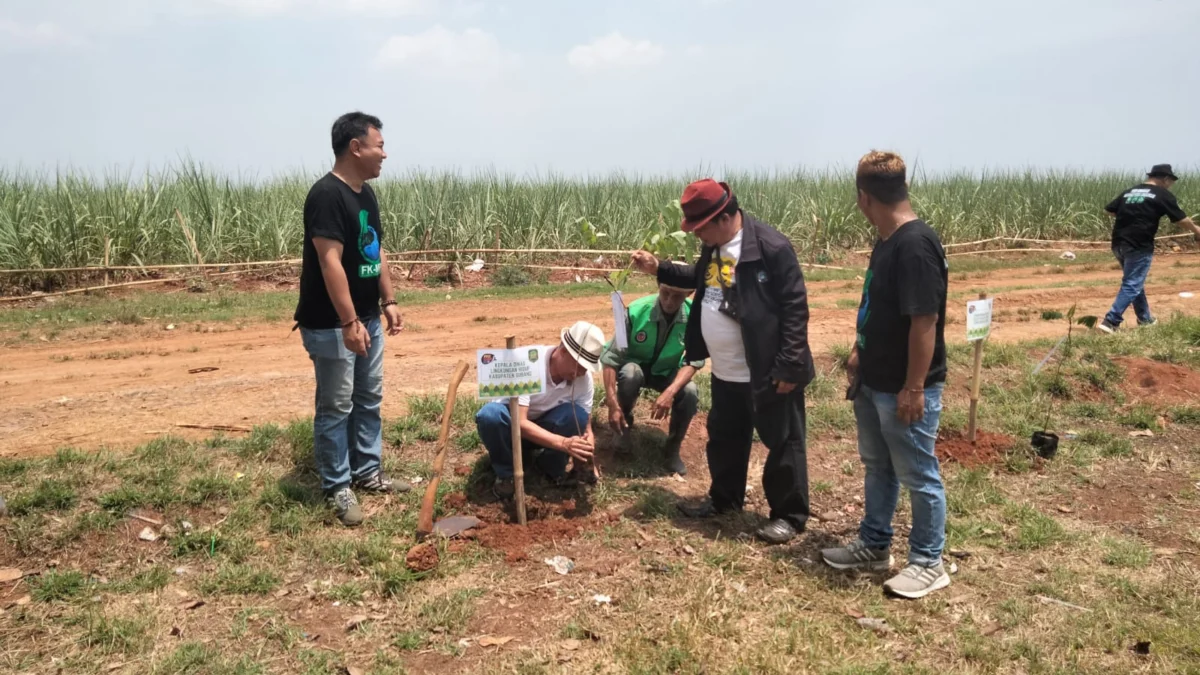 Gerakan World Cleanup Day di Subang Diisi Bersih-bersih Bahu Jalan dan Penanaman Pohon 