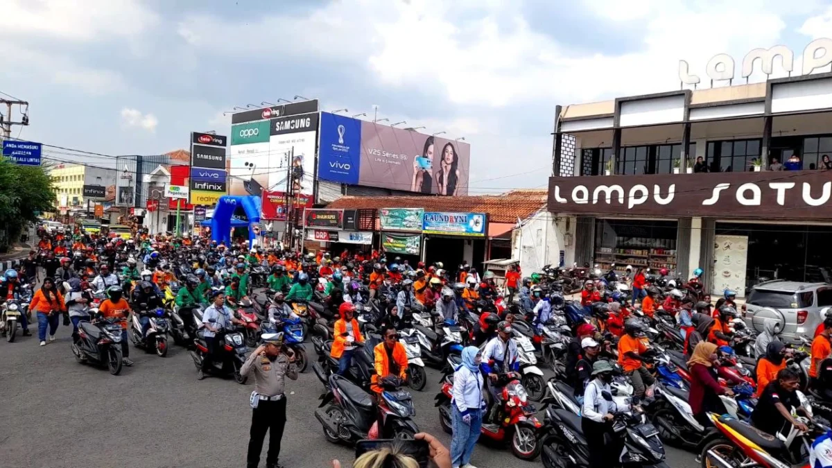 Ribuan Massa di Subang Geruduk Kantor Bupati Subang, Tolak Kenaikan Harga BBM 