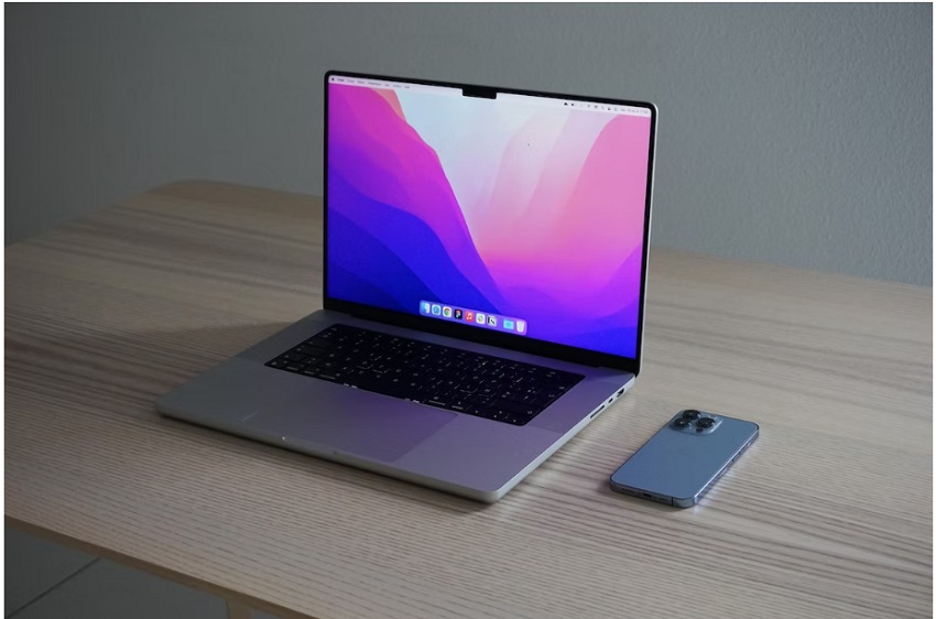 Daftar Harga Laptop, Mulai Rp. 3.000.000 Lengkap Spesifikasi Sesuai Selera (Ilustrasi Macbook, via Unsplash-Anthony Choren)