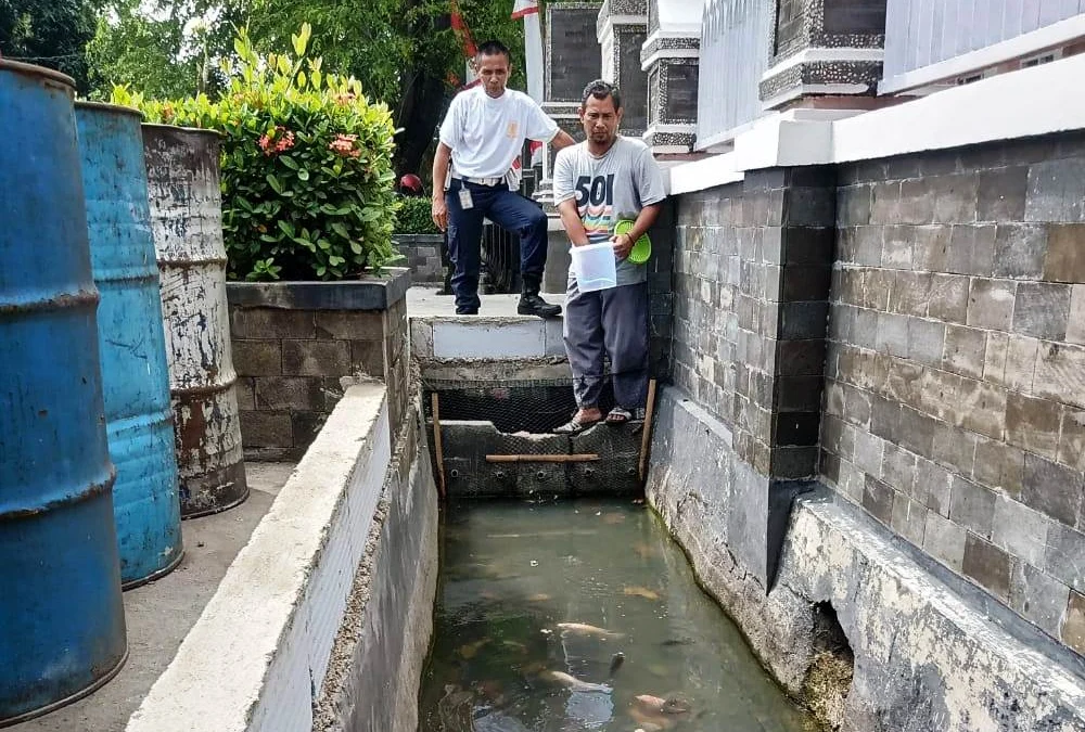 Upaya jaga Lingkungan Tetap Asri, H. Toni Mustoni Hidayat Sulap Selokan Jadi Kolam Ikan