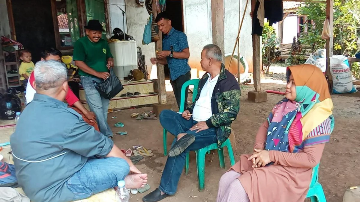 Petani di Kecamatan Binong Manfaatkan Jerami untuk Pupuk Organik