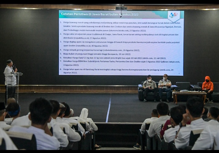 FGD: Bupati Anne Ratna Mustika pada agenda Focus Group Discussion Pengendalian Inflasi Daerah Tingkat Kabupaten Purwakarta, di Bale Sawala Yudistira, Komplek Perkantoran Pemkab Purwakarta, Selasa (6/9).MALDI/PASUNDAN EKSPRES