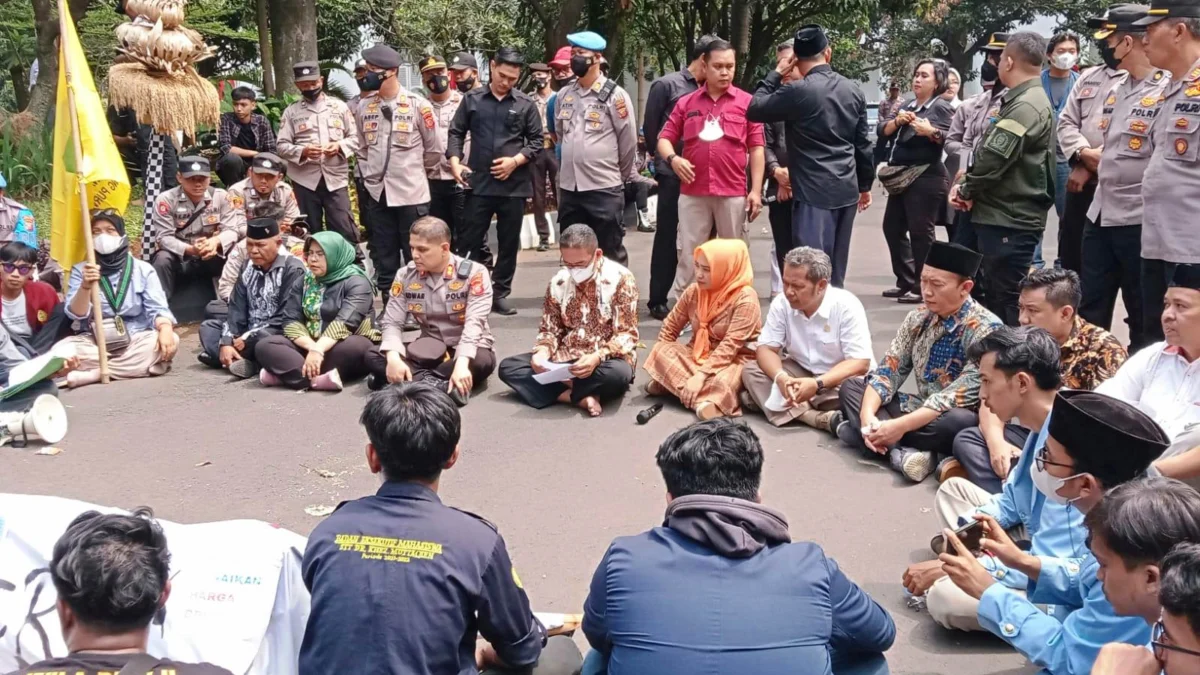 Aliansi BEM Purwakarta Tuntut Pemerintah Berantas Mafia Migas 