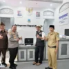 Gubernur Jawa Barat Ridwan Kamil mengemukakan, konsep tinggal di desa, rezeki kota, bisa terwujud kalau para kepala desanya melek digital.