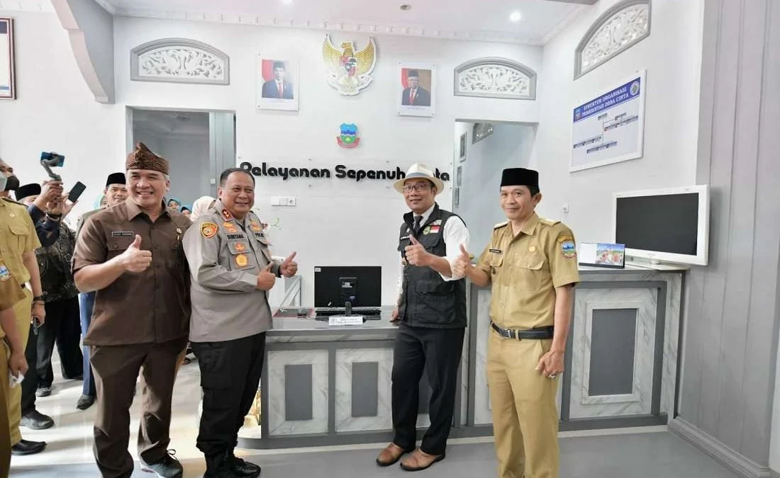 Gubernur Jawa Barat Ridwan Kamil mengemukakan, konsep tinggal di desa, rezeki kota, bisa terwujud kalau para kepala desanya melek digital.