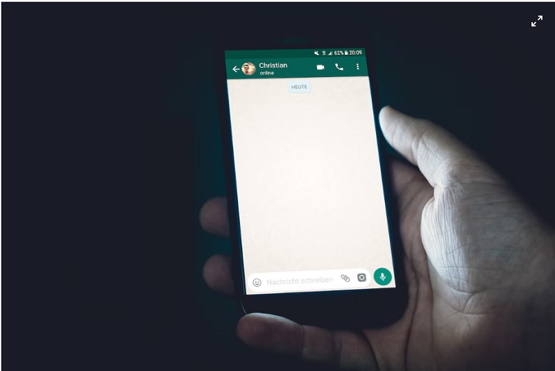 Fitur Apa Saja yang Ada di Whatsapp GB Versi Terbaru? Simak 4 Fitur Menarik Ini, Bisa Simpan Status Orang (ilustrasi WA, Via Unsplash-Christian Wiediger)