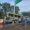 Kabar Terbaru Subang : Mengangkut 7 Penumpang Mobil Travel Habis Terbakar Api di Tol Cipali, Sopir Beberkan Penyebabnya