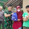 BAKSOS: Dandim 0619/Purwakarta saat memimpin baksos penyaluran bantuan sembako kepada warga di Kp. Krajan, Kelurahan Tegal Munjul, Kecamatan/Kabupaten Purwakarta.ADAM SUMARTO/PASUNDAN EKSPRES 