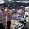 Operasi Zebra 2022, Polres Subang Bagi-bagi Helm Gratis ke Pengguna Jalan