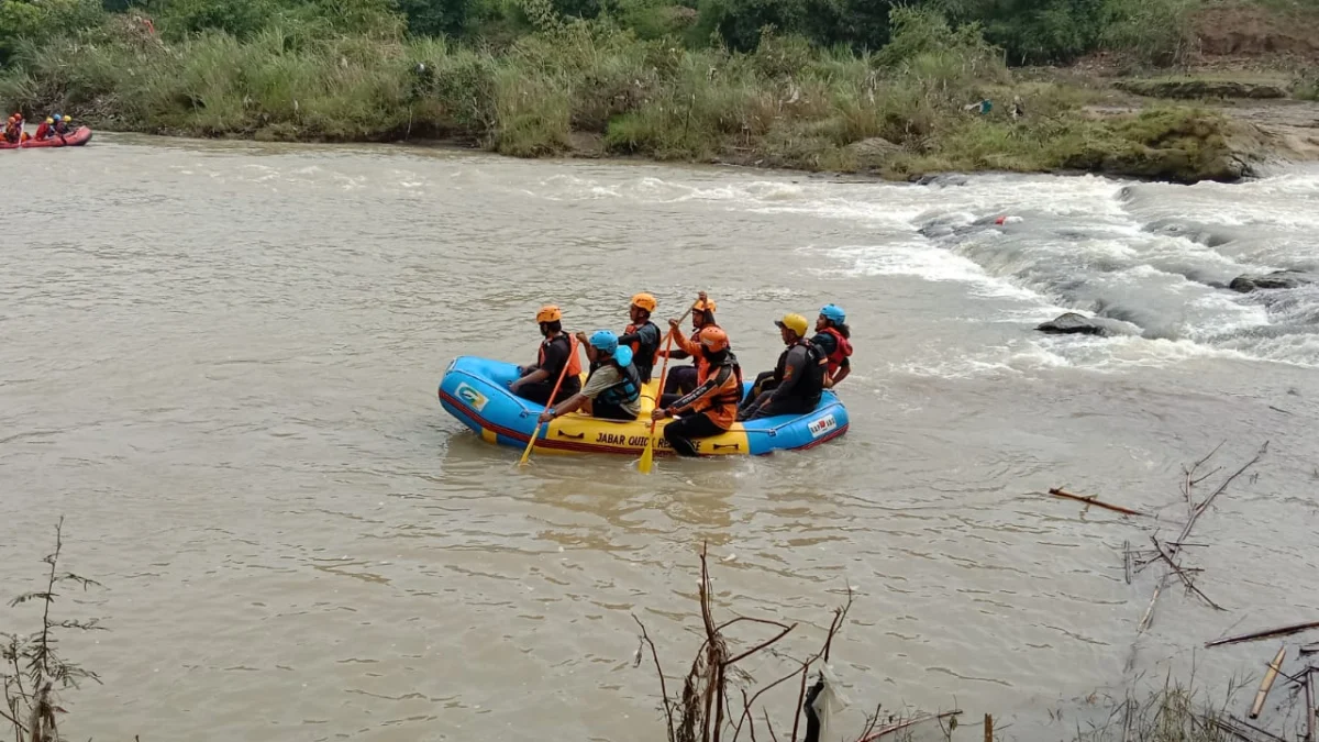 Petugas Punya Waktu Dua Hari Lagi Temukan Karyawan PT Daenong yang Hanyut ke Sungai 