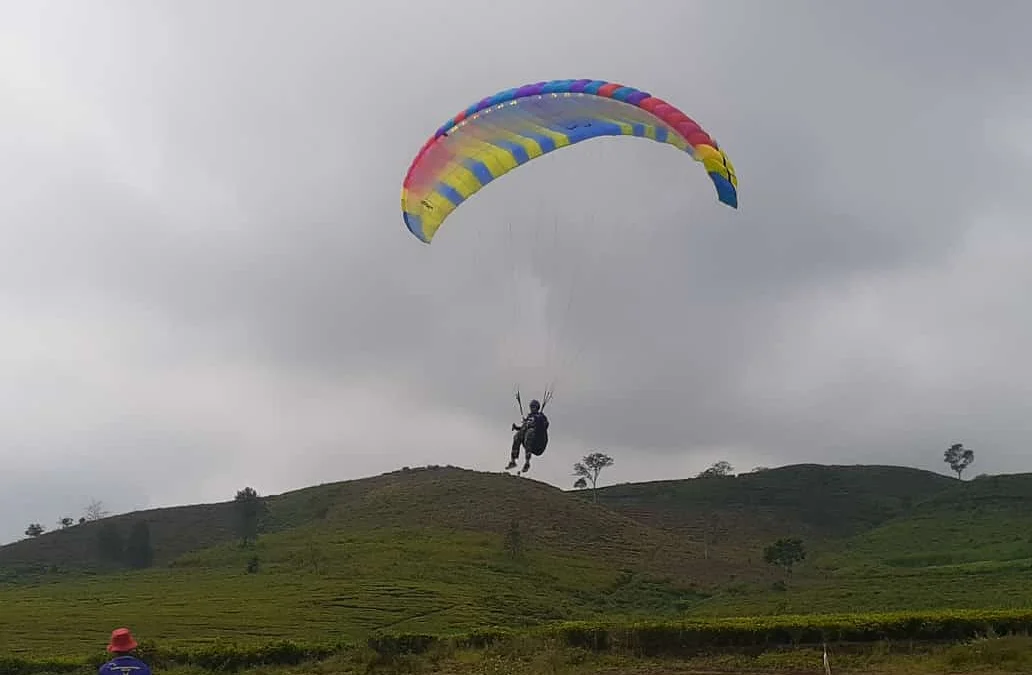 Tingkatkan Prestasi Anggota, Mabes TNI AU Puspotdirga Jakarta Gelar Lomba Kejuaraan Paralayang di Bukit Santiong Subang