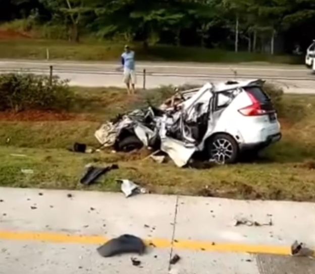 Mobil Suzuki Seruduk Mobil Kontainer di Tol Cipali, Satu Orang Dilaporkan Tewas 