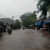 Pedagang Pasar Panjang di Subang Keluhkan Jalan Kerap Tergenang Saat Hujan