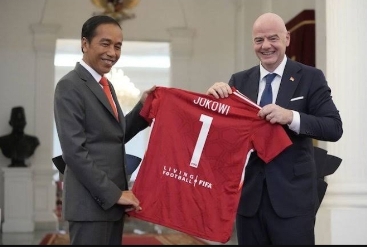 Usai Bertemu Presiden FIFA, Jokowi Perintahkan untuk Robohkan Stadion Kanjuruhan Malang, Ini Alasannya