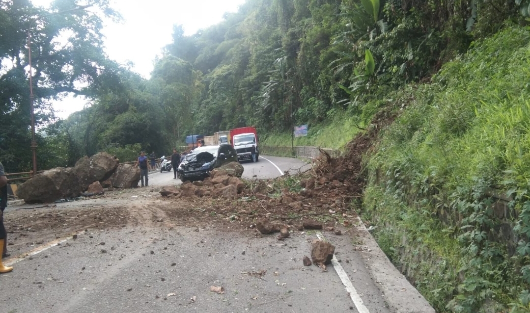 Cadas Pangeran Sumedang Longsor, 9 Orang Dilaporkan Jadi Korban