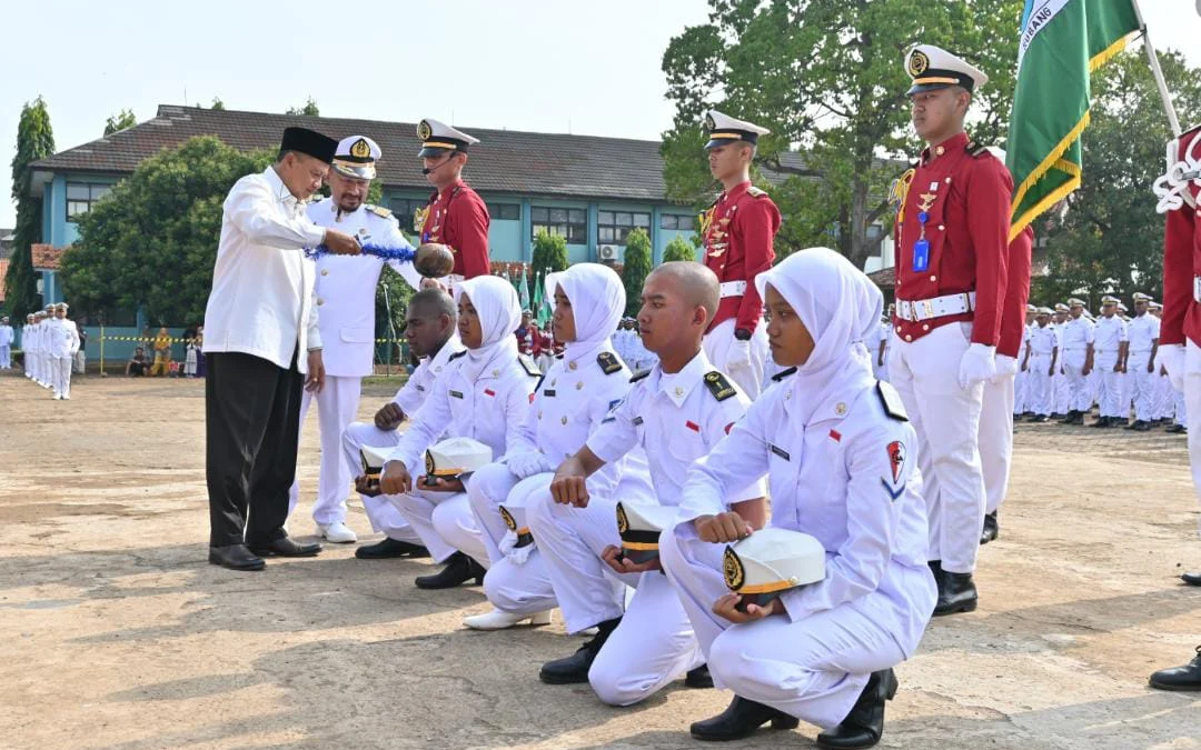 Wagub Jabar Uu Lantik Taruna Sekaligus Wisuda Ahli Nautika dan Teknika SMKN 2 Subang