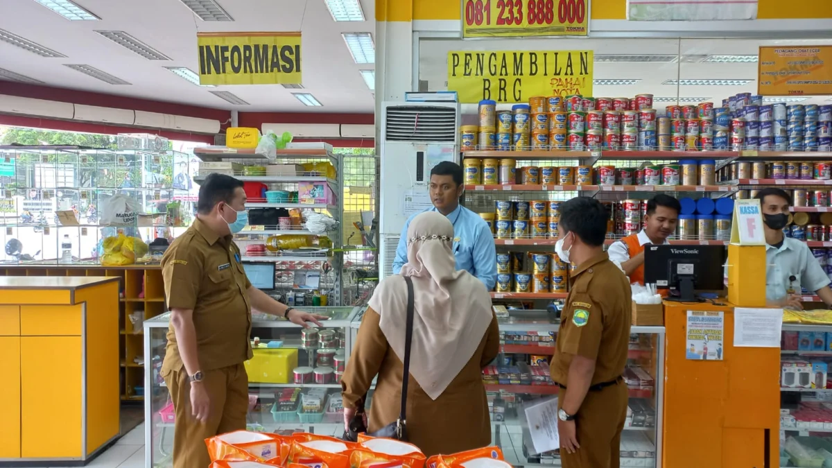 Dinas Kesehatan Sidak Enam Apotek dan Dua Toko Modern Penjual Obat Sirop di Subang