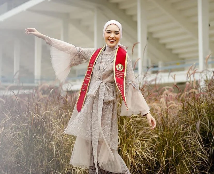 Kebaya Wisuda Brokat Terbaru 2022, Sederhana dan Cantik!