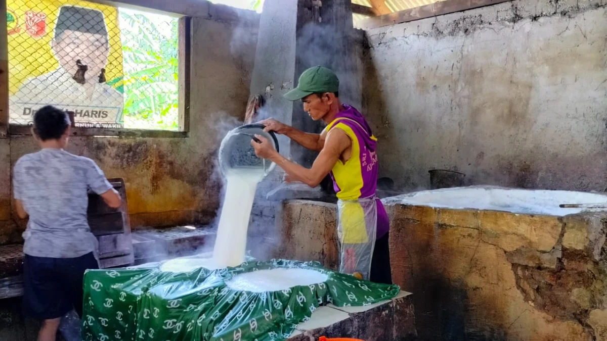 Kedelai Naik, Pengrajin Tahu dan Tempe Datangi Kantor DKUPP Subang