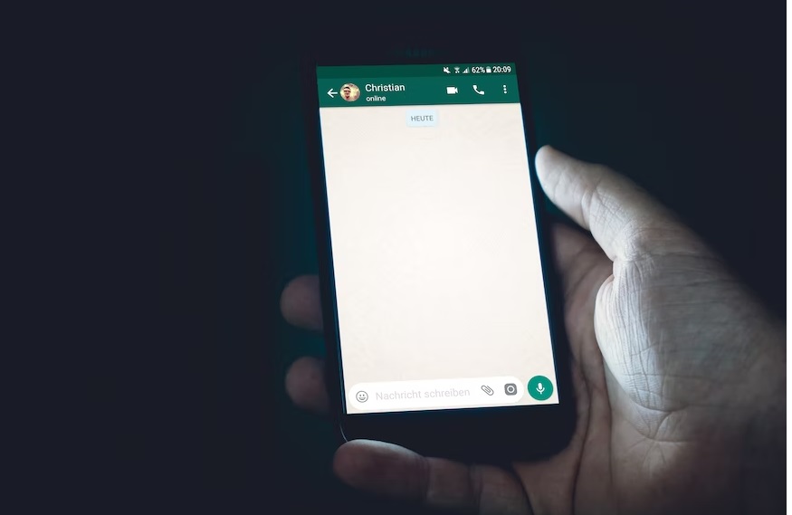 Mudah Banget! Cara Menyadap Whatsapp Pacar dan Melihat Chat Dihapus, Tanpa Aplikasi Tambahan (ilustrasi wa via unsplash-Christian Wiediger)