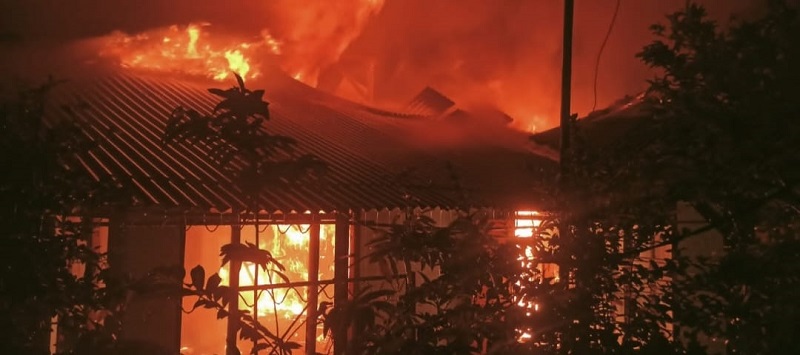 HANGUS: Kondisi rumah di Desa Cinangka Kecamatan Bungursari, Kabupaten Purwakarta saat terjadi peristiwa kebakaran.MALDI/PASUNDAN EKSPRES