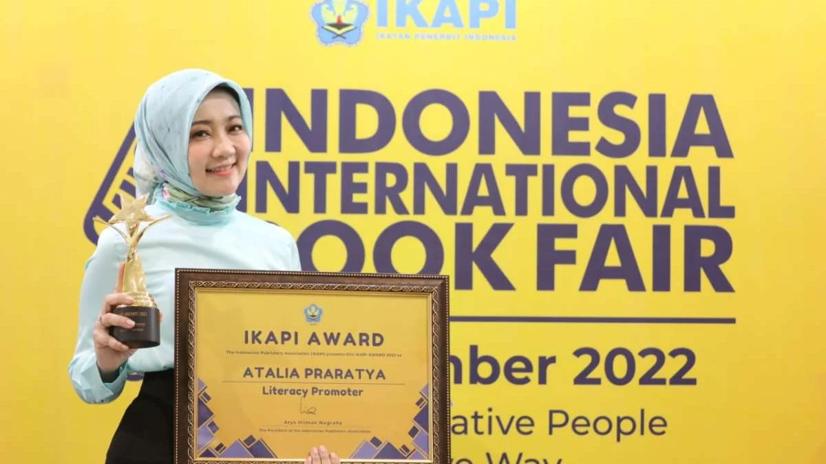 Atalia Praratya Raih Penghargaan Kategori Promoter Literacy