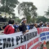 Tolak Penurunan BPMU, FKSS Jawa Barat Unjuk Rasa di Depan Gedung Sate Bandung