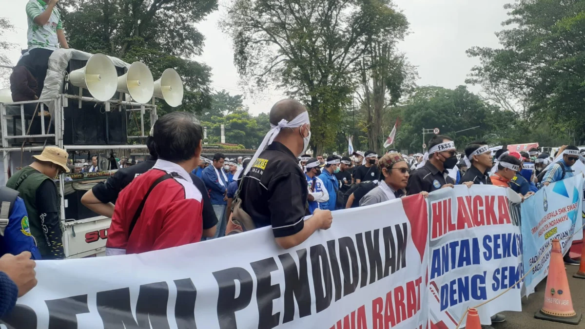 Tolak Penurunan BPMU, FKSS Jawa Barat Unjuk Rasa di Depan Gedung Sate Bandung