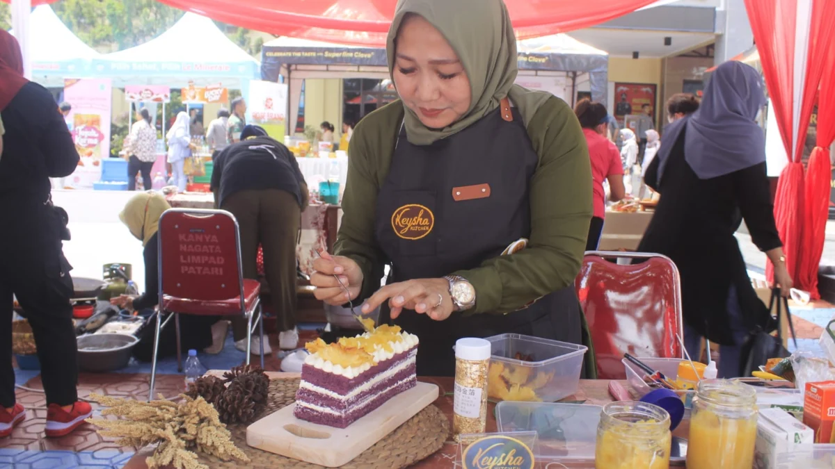 Keysha Kitchen Hadirkan Menu Cake BTS di Acara Festival UMKM Presisi