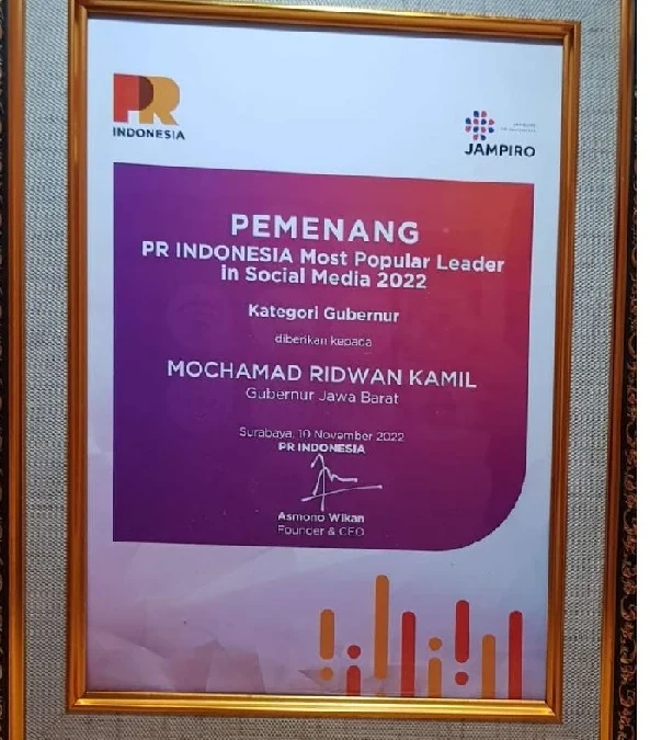 Ridwan Kamil Raih Penghargaan Most Popular Leader in Social Media di JAMPIRO 2022