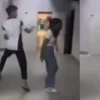 video viral pria pukul dan tendang wanita