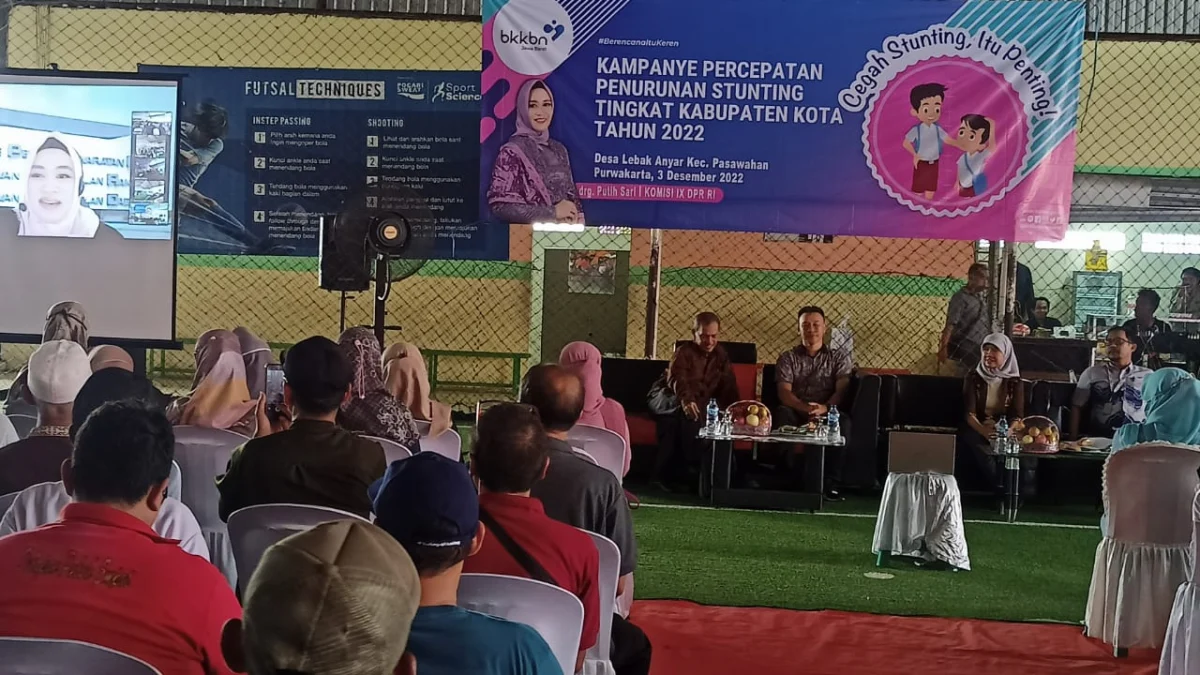 PENCEGAHAN: Anggota Komisi IX DPR RI drg. H. Putih Sari kembali menggandeng BKKBN guna menyosialisasikan percepatan penanganan kasus stunting.ADAM SUMARTO/PASUNDAN EKSPRES