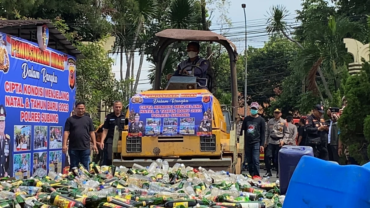 Sebanyak 8.430 Botol Miras di Subang Dimusnahkan, Hasil Operasi Jelang Akhir Tahun