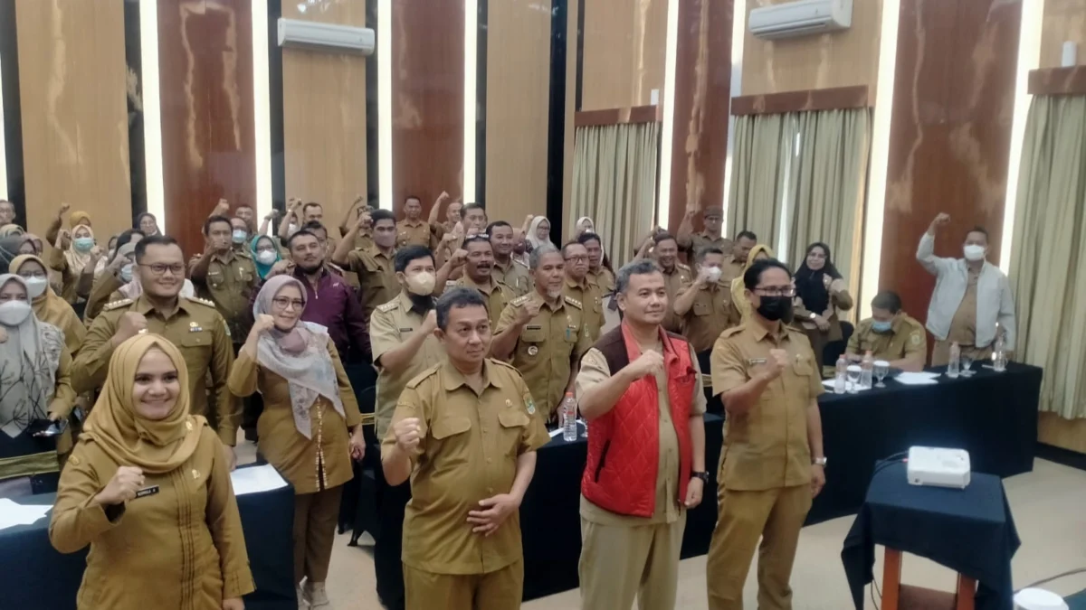 Dinkes Karawang Beri Penghargaan Untuk Desa dan Kelurahaan Siaga Aktif Strata Purnama