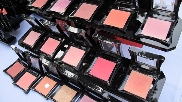 Rekomendasi Blush On yang Bagus untuk Seharian, Warnanya Cantik!