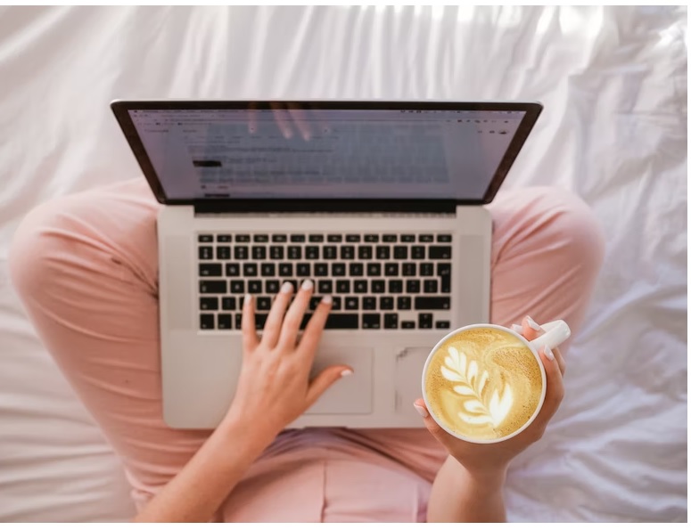 Cold Booting Adalah Proses Penting dalam Penggunaan PC atau LAPTOP, Begini Tahapannya! (ilustrasi laptop, via unsplash, Sincerely Media)