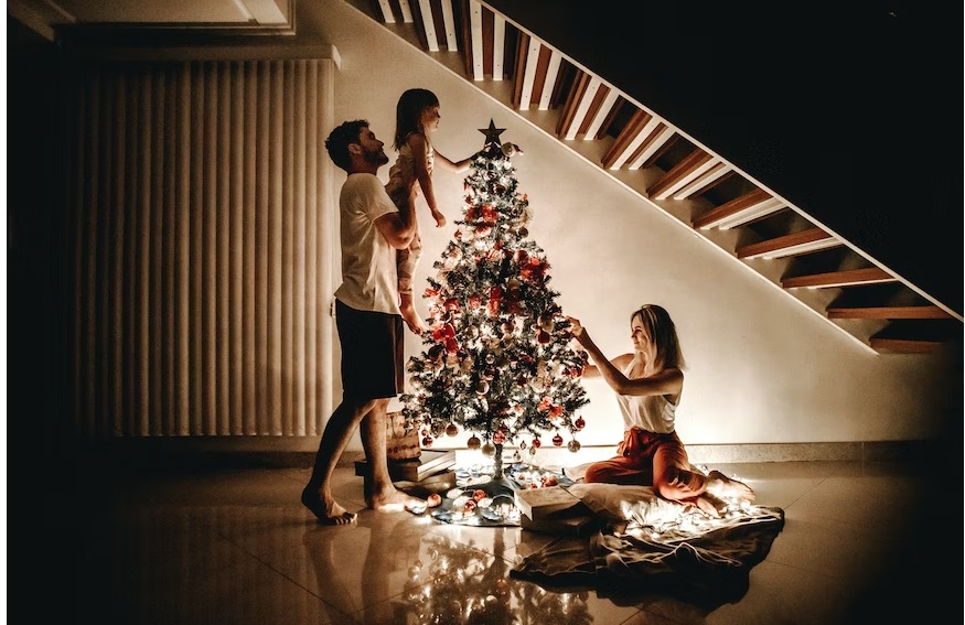 Lirik Lagu Rohani Kristen yang Menyentuh, Penyemangat Sambut Natal Desember 2022 Penuh Warna (ilustrasi natal, via unsplash-Jonathan Borba)