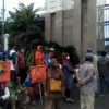 Petani Penggarap PT Sang Hyang Seri Demo di Gedung DPR, Ini Tuntutannya