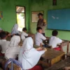 Bhabinkamtibmas di Subang Masuk Sekolah