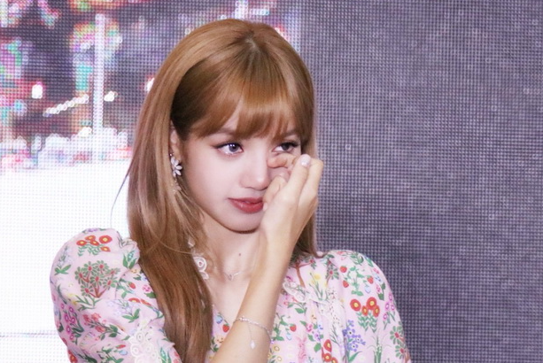 Lisa BLACKPINK Diminta Pindah Dari YG ENTERTAINMENT